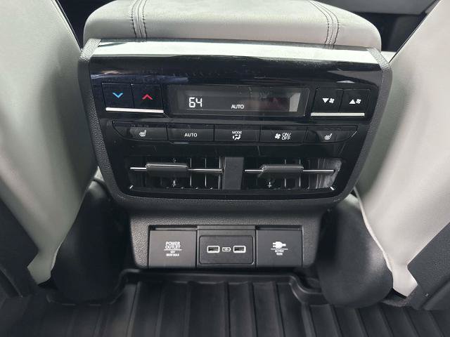 Used 2023 Acura MDX w/ Advance Package AWD/4WD image 18