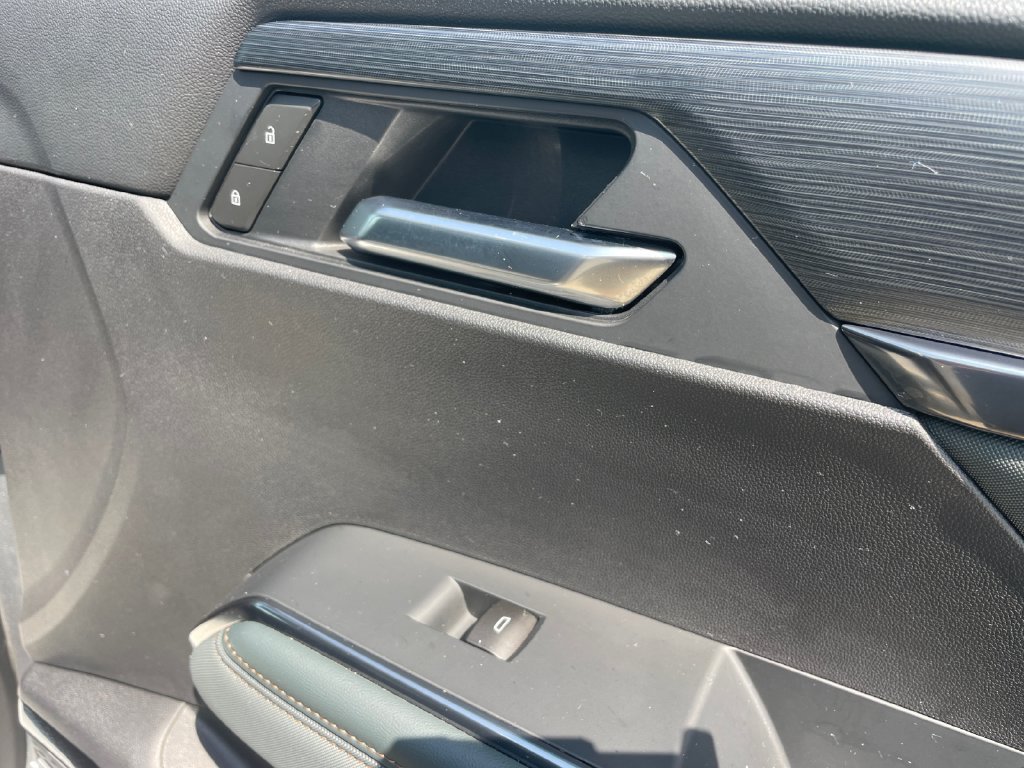 Used 2025 GMC Acadia AT4 w/ LPO, Floor Liner Package AWD/4WD image 13