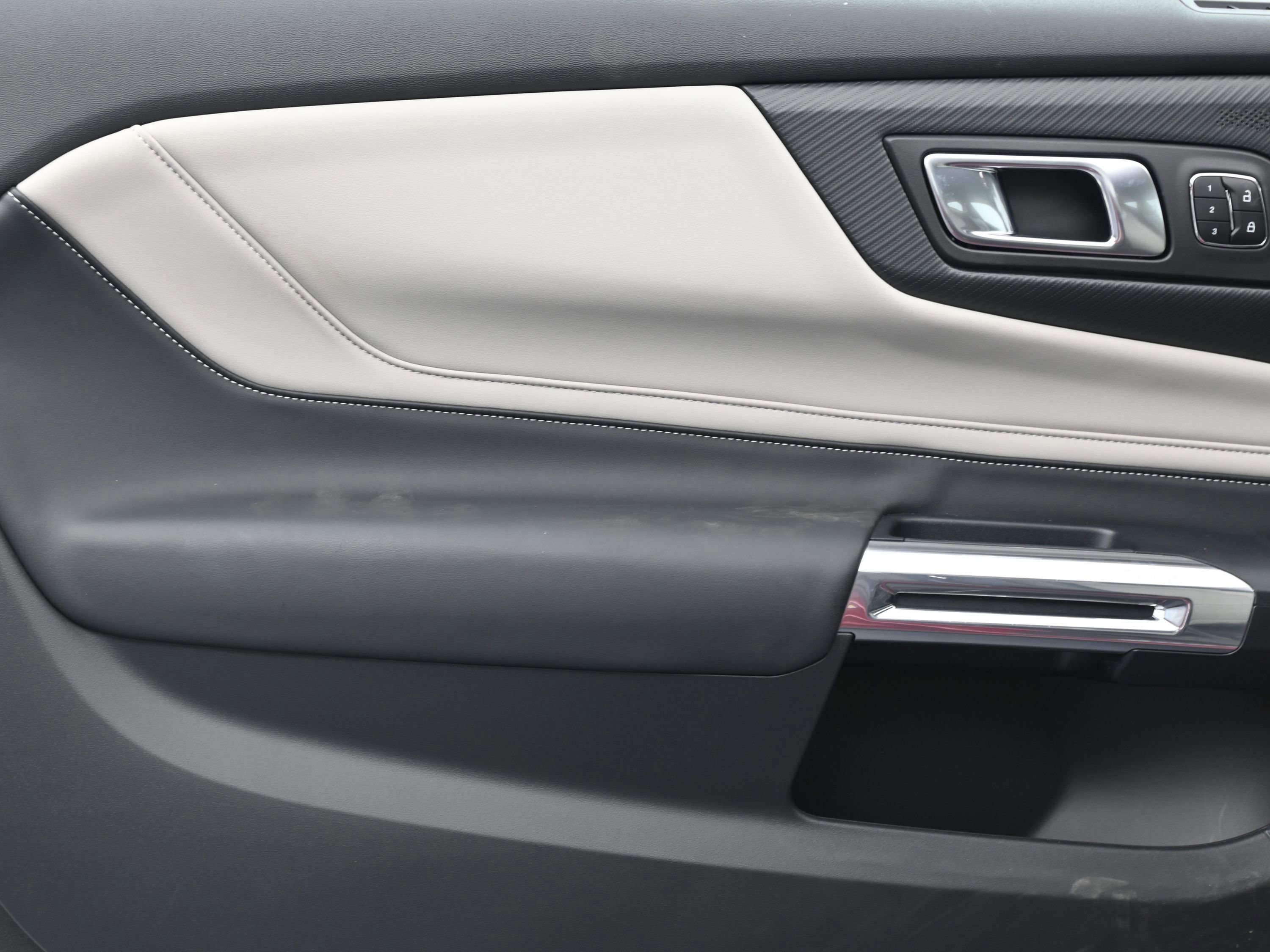 Certified 2025 Ford Mustang Premium image 29