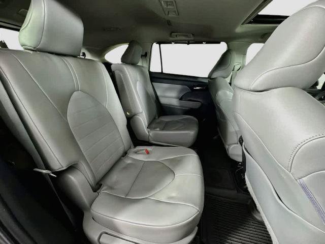 Used 2023 Toyota Highlander XLE FWD image 33