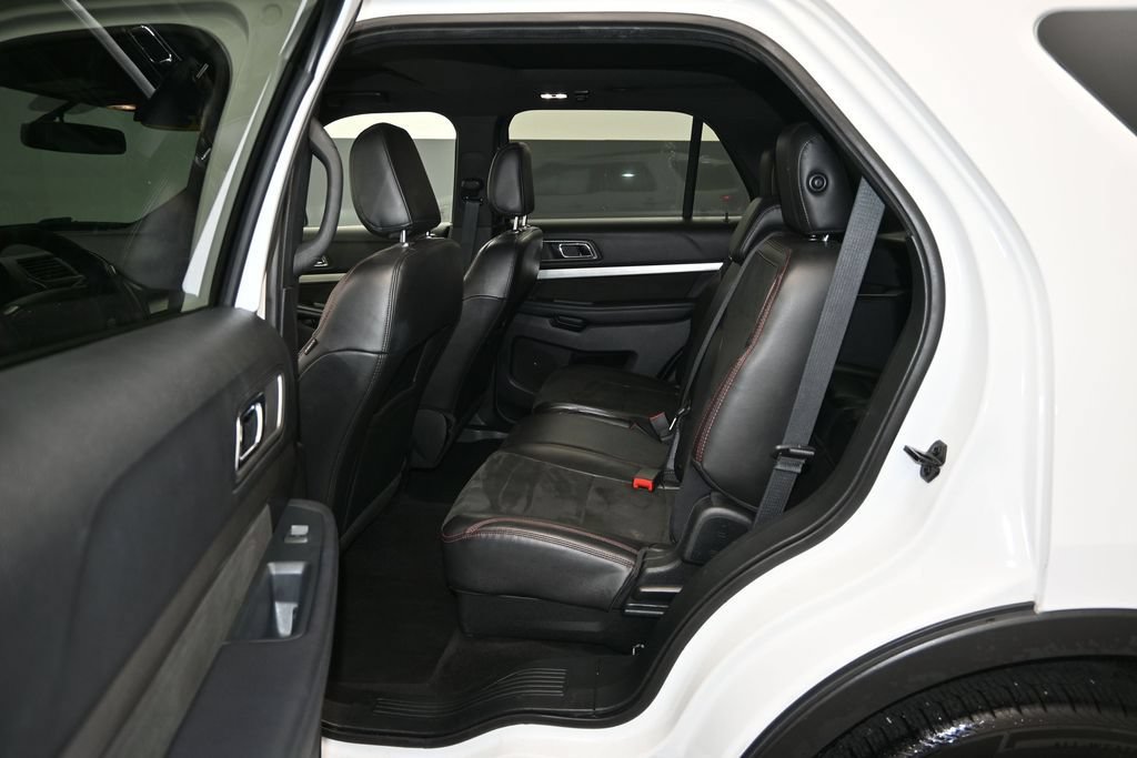 Certified 2018 Ford Explorer XLT w/ Equipment Group 202A FWD image 15