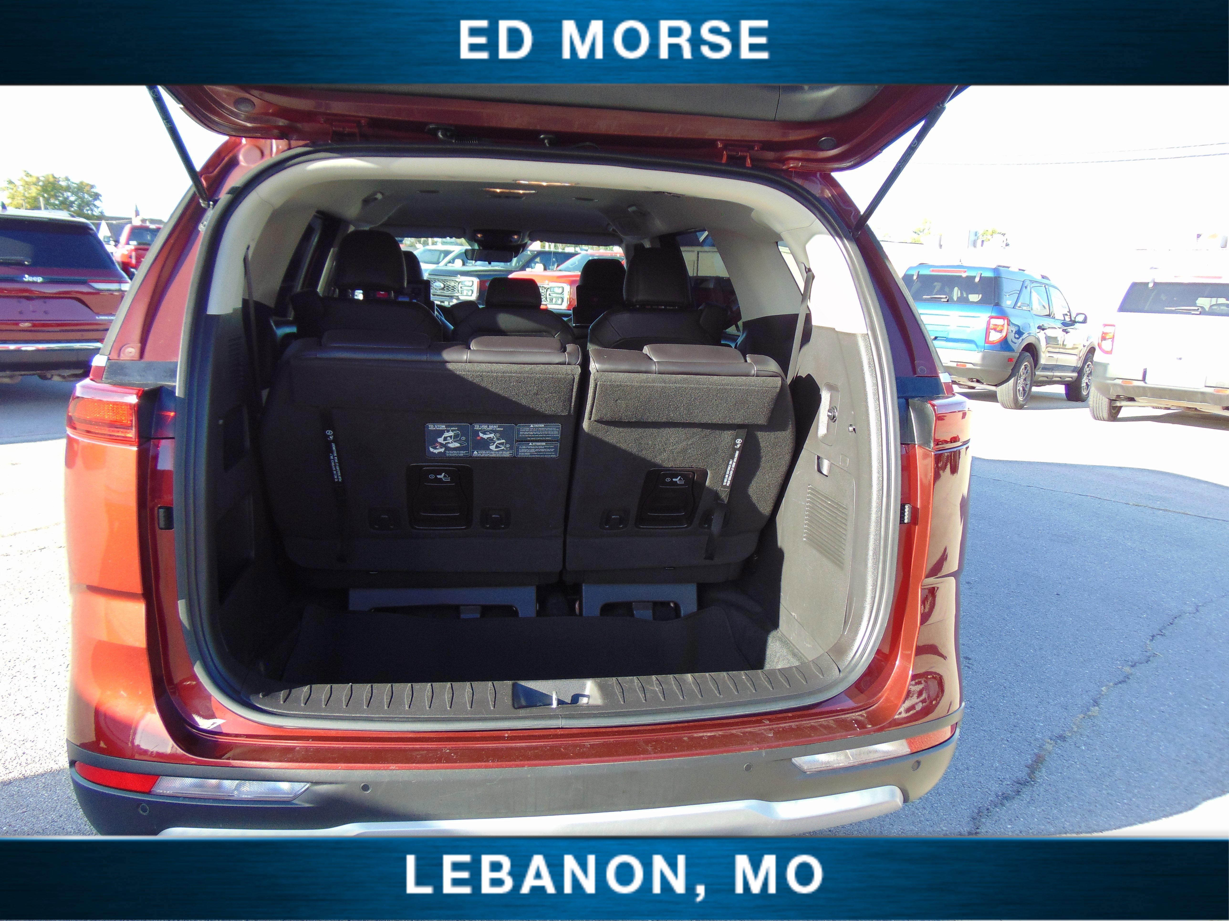 Used 2023 Kia Carnival LX image 20