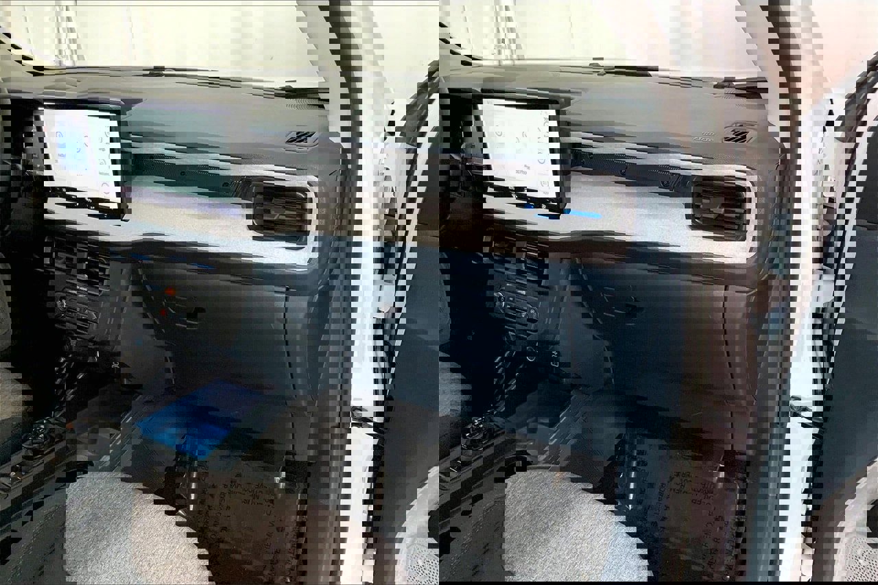 Certified 2025 Ford Maverick XLT w/ Equipment Group 302A image 17