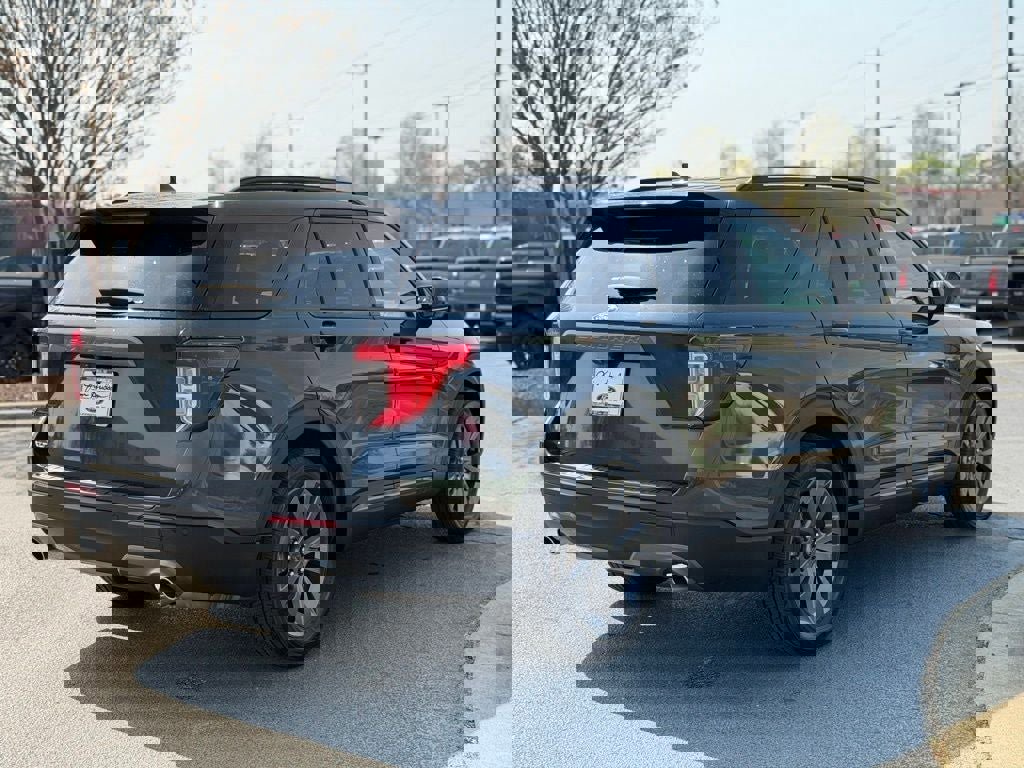 Certified 2023 Ford Explorer XLT w/ Equipment Group 202A image 4