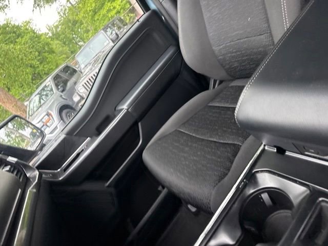 Certified 2022 Ford Explorer XLT w/ Equipment Group 202A AWD/4WD image 17