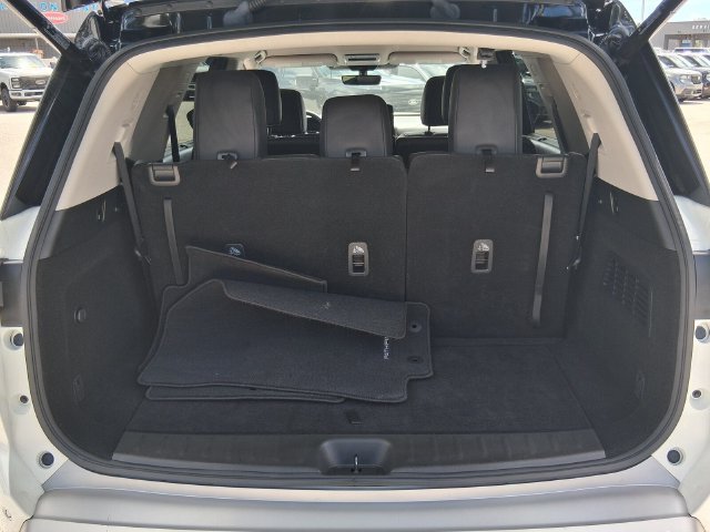 Used 2024 Nissan Pathfinder SL FWD image 17