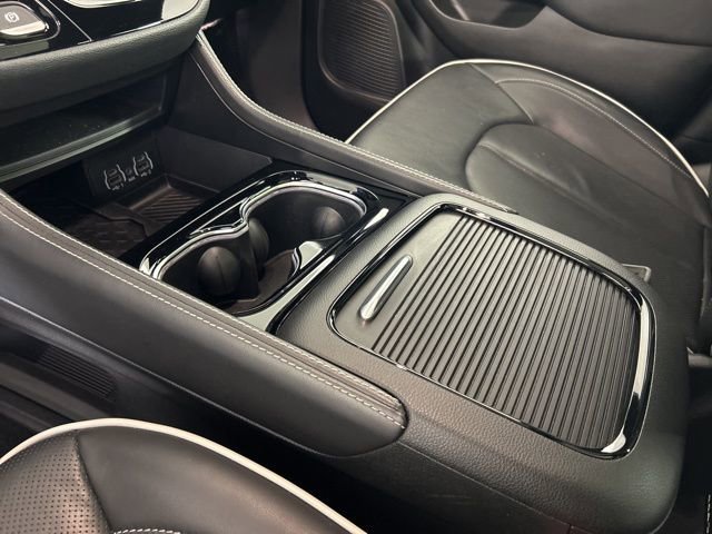Used 2025 Chrysler Pacifica Limited FWD image 15