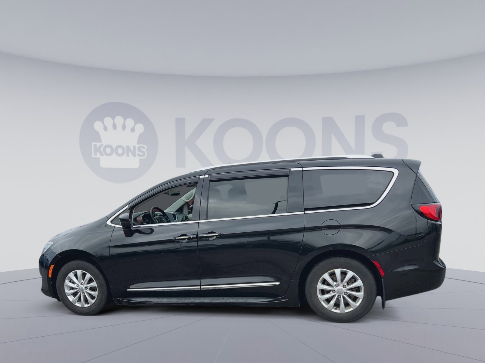 Used 2018 Chrysler Pacifica Touring-L FWD image 8