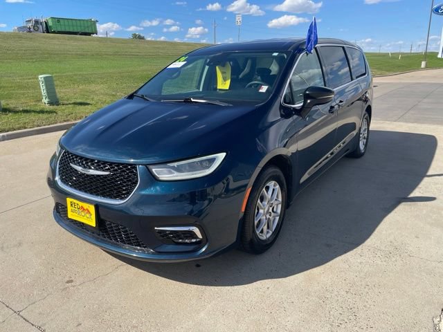 Used 2024 Chrysler Pacifica Touring-L FWD image 8