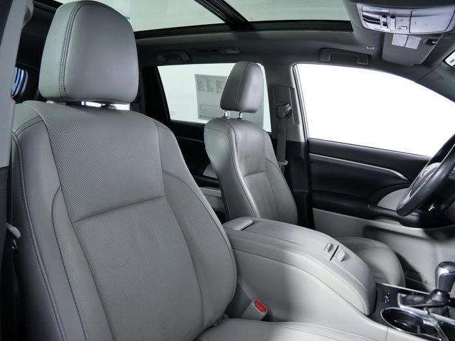 Used 2019 Toyota Highlander Limited Platinum AWD/4WD image 11