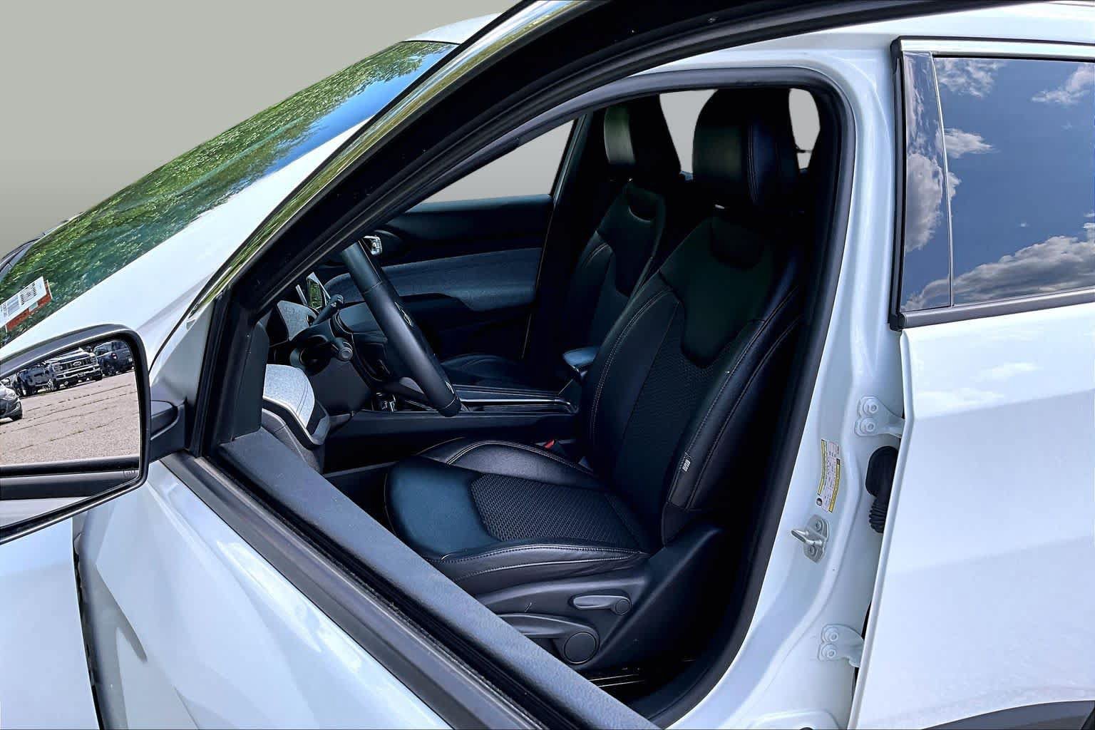 Used 2024 Jeep Compass Latitude AWD/4WD image 9