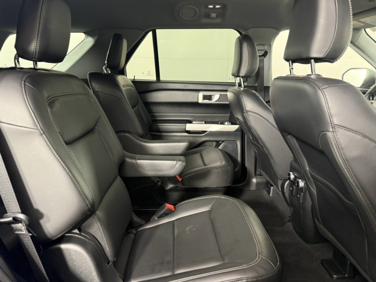 Certified 2022 Ford Explorer XLT w/ Equipment Group 202A image 10