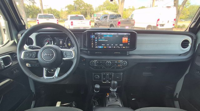 Used 2024 Jeep Wrangler Unlimited Sahara AWD/4WD image 17