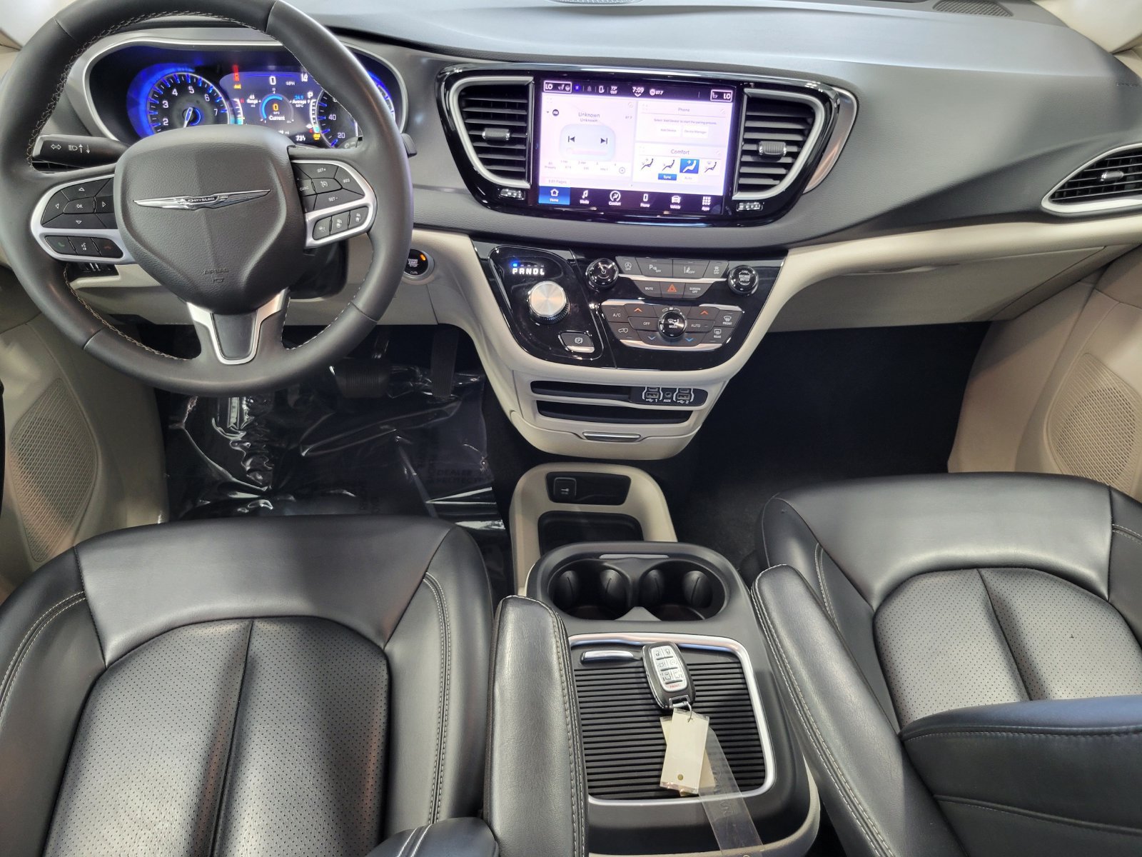Used 2023 Chrysler Pacifica Touring-L FWD image 26