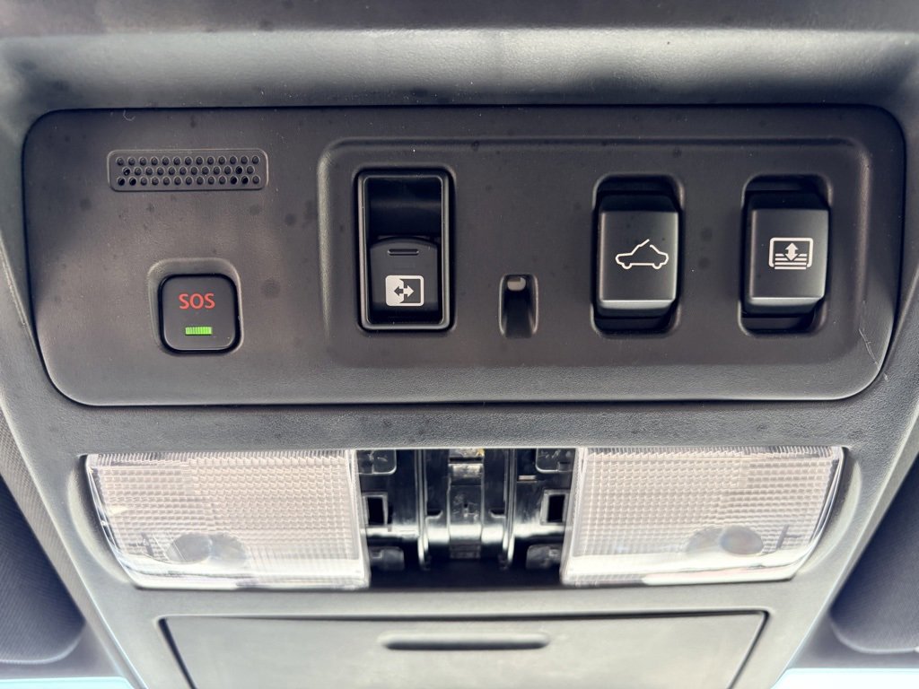 Used 2021 Nissan Titan Platinum Reserve w/ Moonroof Package image 18