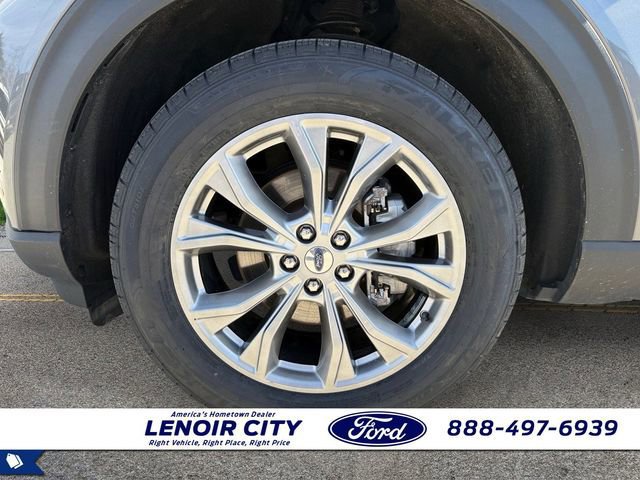 Certified 2022 Ford Explorer XLT w/ Equipment Group 202A image 9