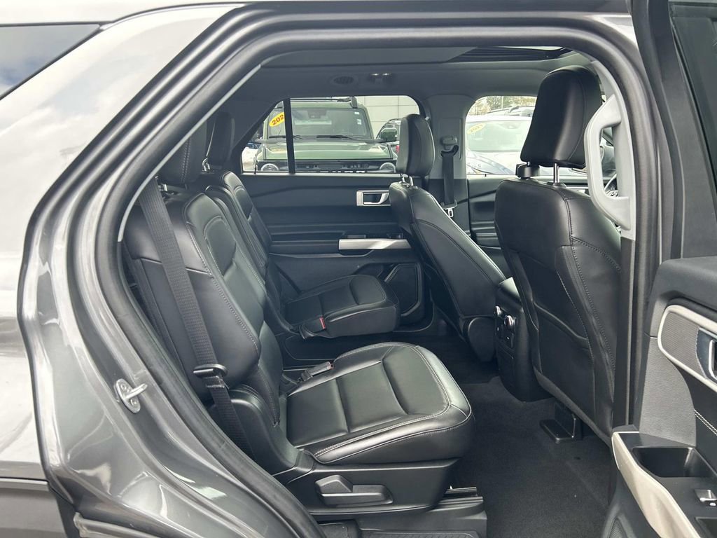 Certified 2022 Ford Explorer XLT w/ Equipment Group 202A image 15