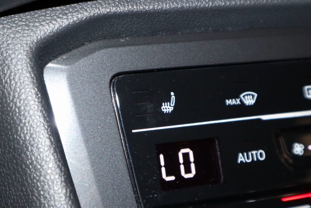 Used 2022 Volkswagen Tiguan SEL R-Line image 12