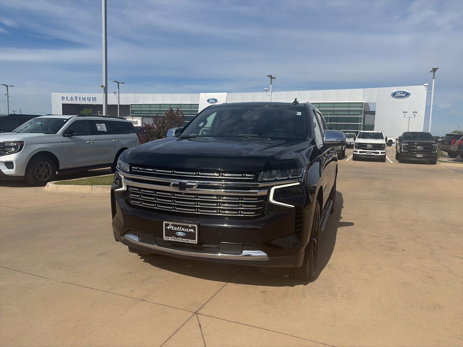 Used 2021 Chevrolet Suburban Premier w/ Premium Package RWD image 28