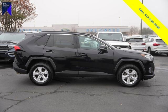 Used 2021 Toyota RAV4 XLE w/ Convenience Package image 3