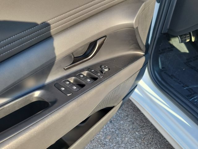 Used 2025 Hyundai Elantra Sport FWD image 19