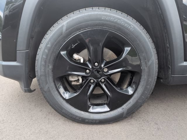 Used 2019 Jeep Compass Latitude FWD image 10