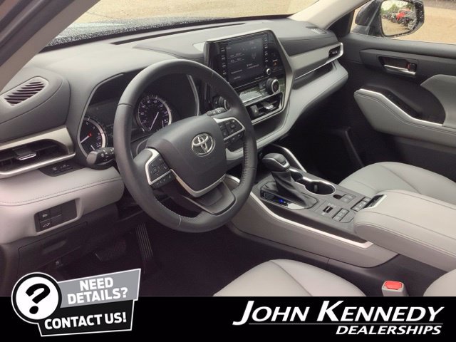 Used 2022 Toyota Highlander XLE AWD/4WD image 9