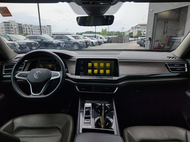 Used 2024 Volkswagen Atlas SEL AWD/4WD image 8