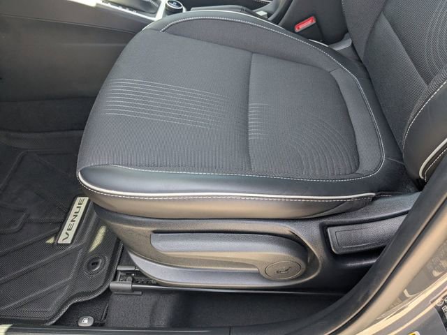 Used 2024 Hyundai Venue Limited FWD image 18