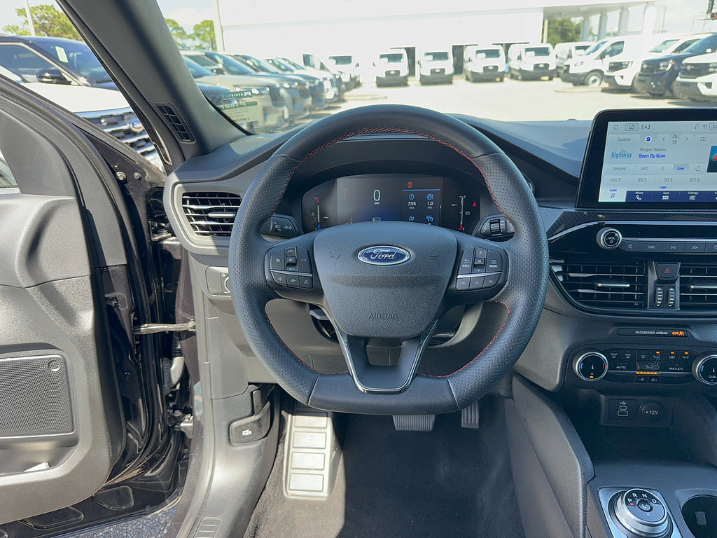 Certified 2025 Ford Escape ST-Line FWD image 31