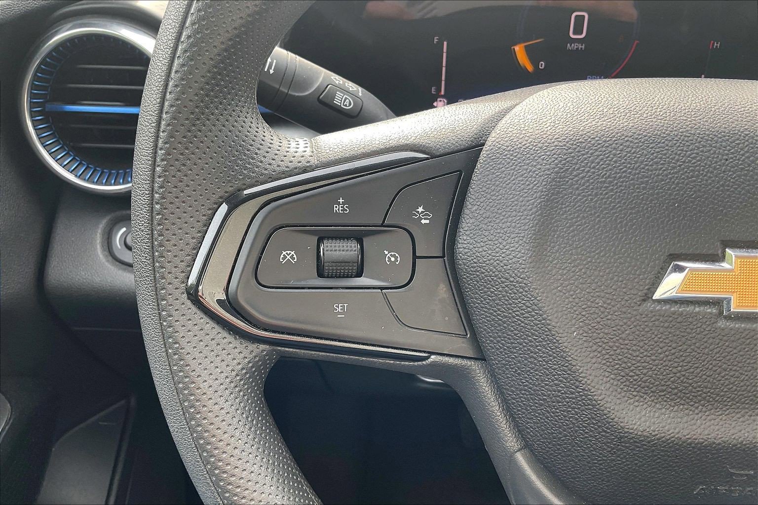 Used 2025 Chevrolet Trax LT FWD image 17