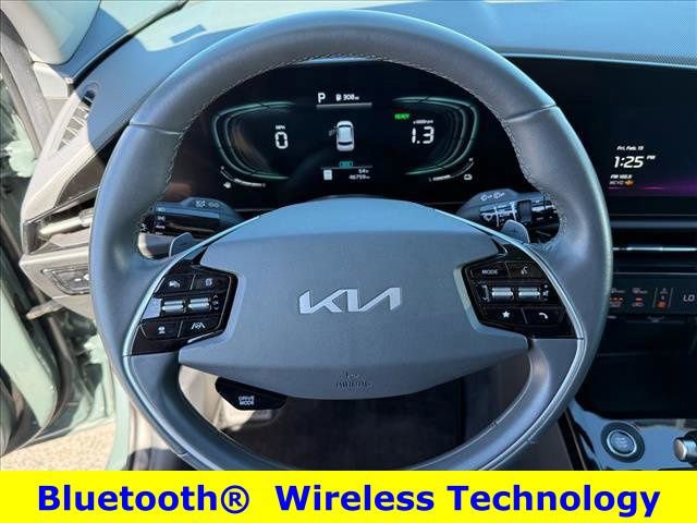 Used 2023 Kia Niro EX image 16