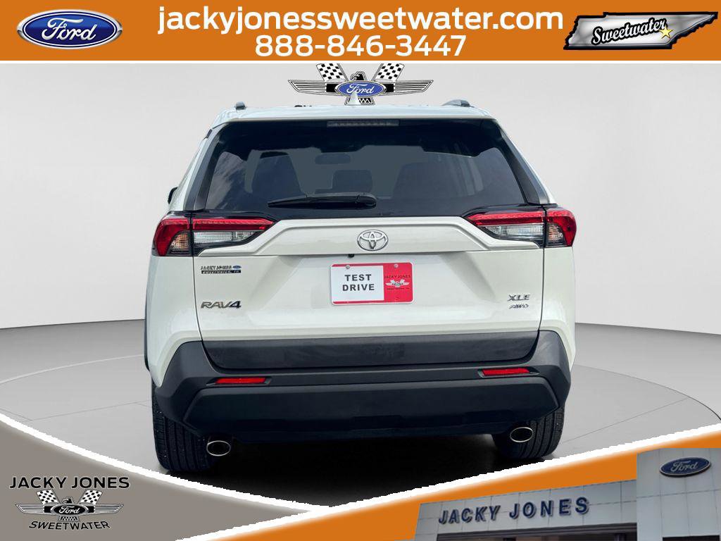 Used 2022 Toyota RAV4 XLE Premium image 4