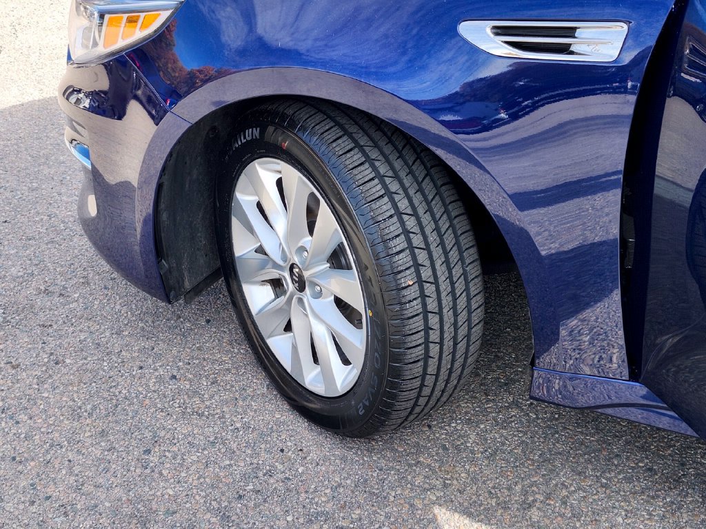 Used 2018 Kia Optima LX w/ 17" Alloy Wheels Package FWD image 31