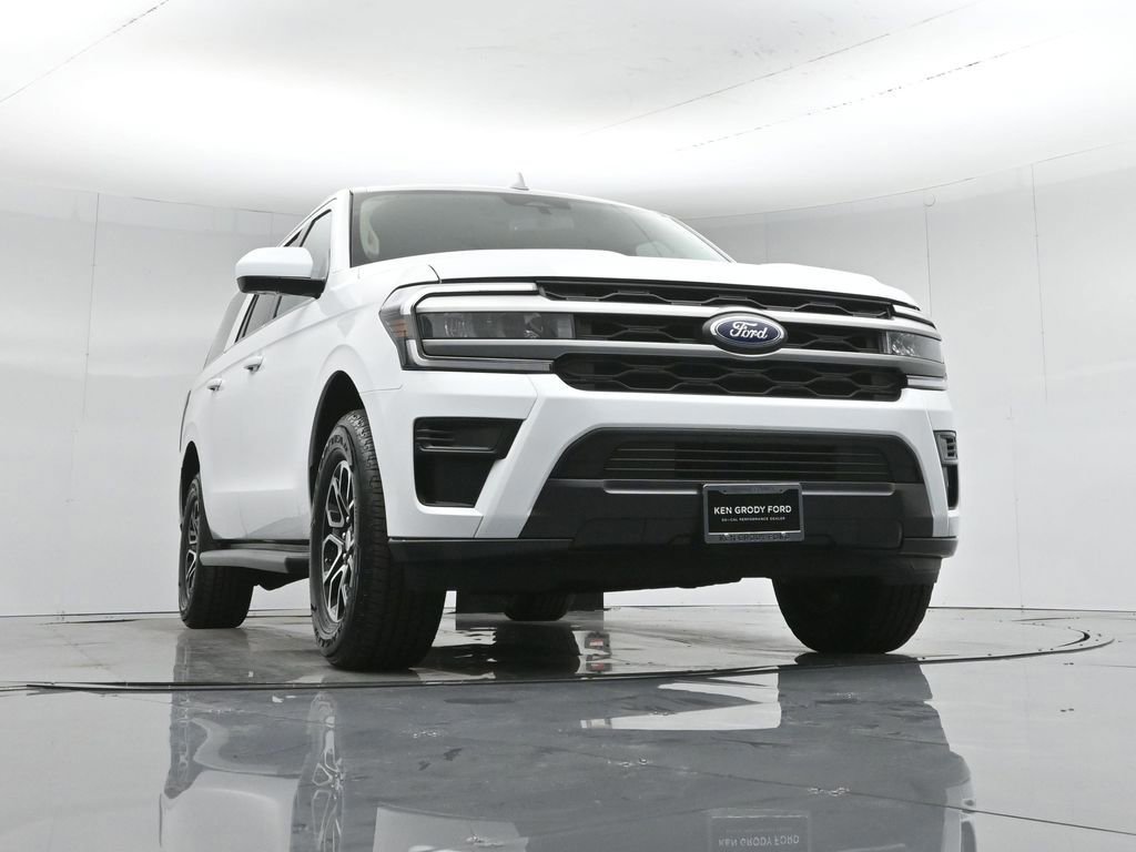 Certified 2024 Ford Expedition Max XLT image 6