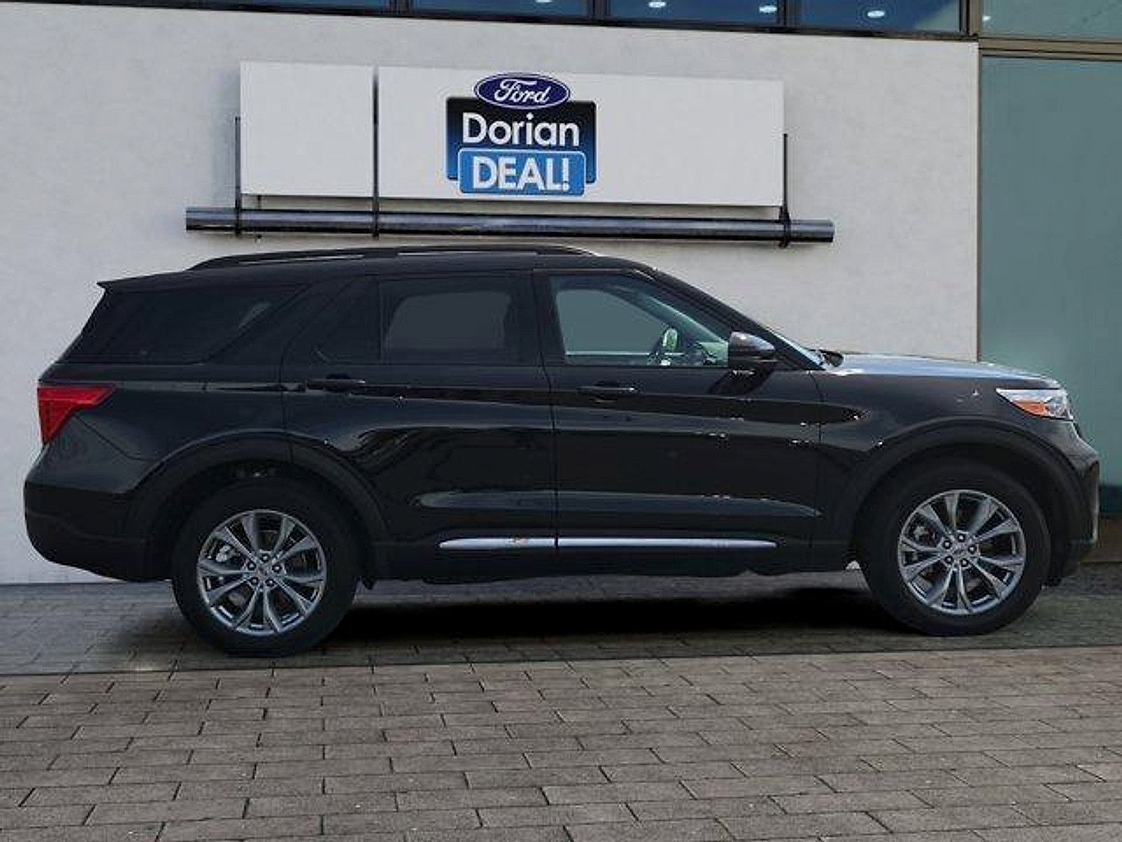 Certified 2023 Ford Explorer XLT w/ Equipment Group 202A AWD/4WD image 2