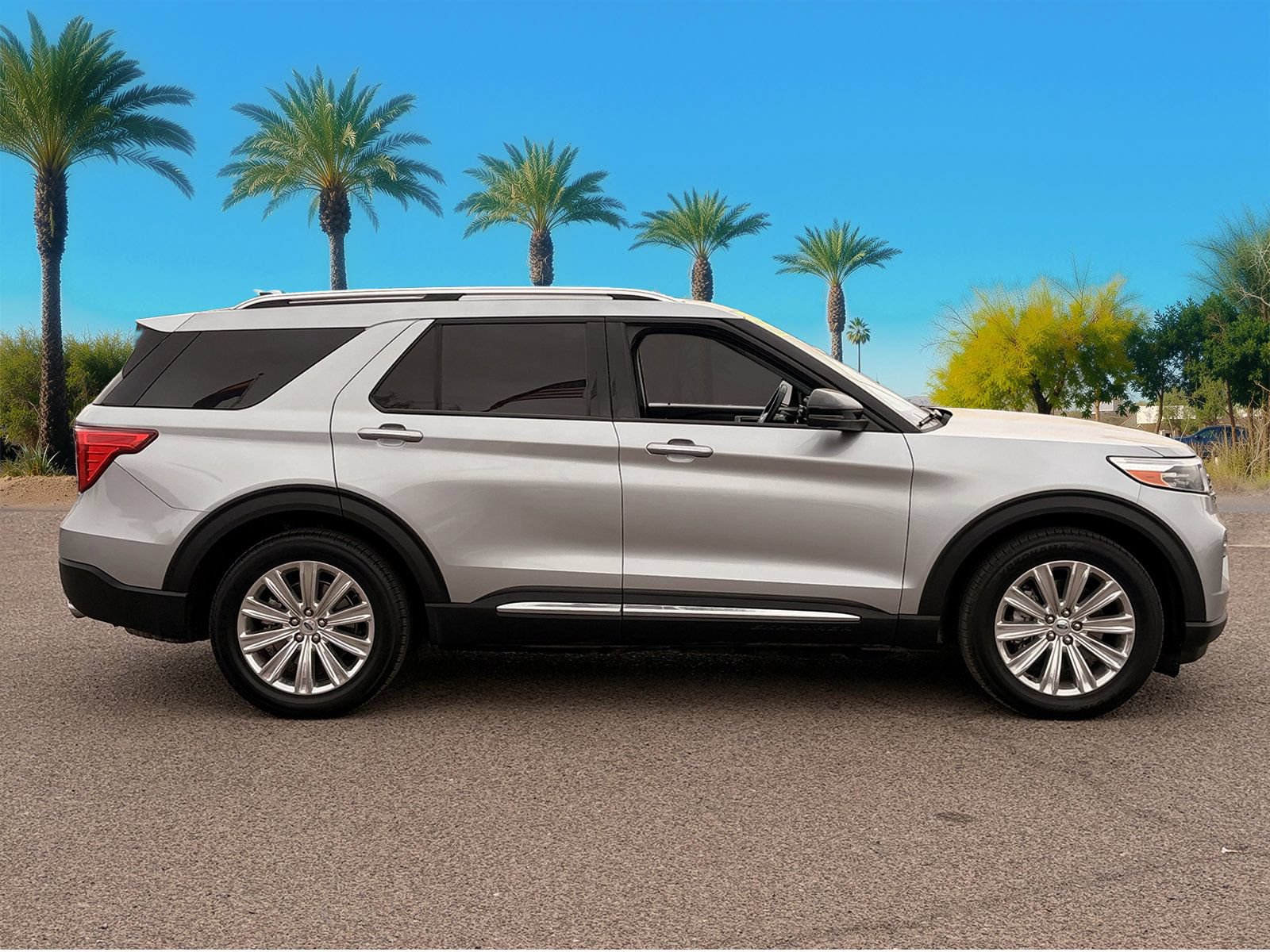 Certified 2023 Ford Explorer Limited w/ Hybrid Equipment Group 310A RWD image 6