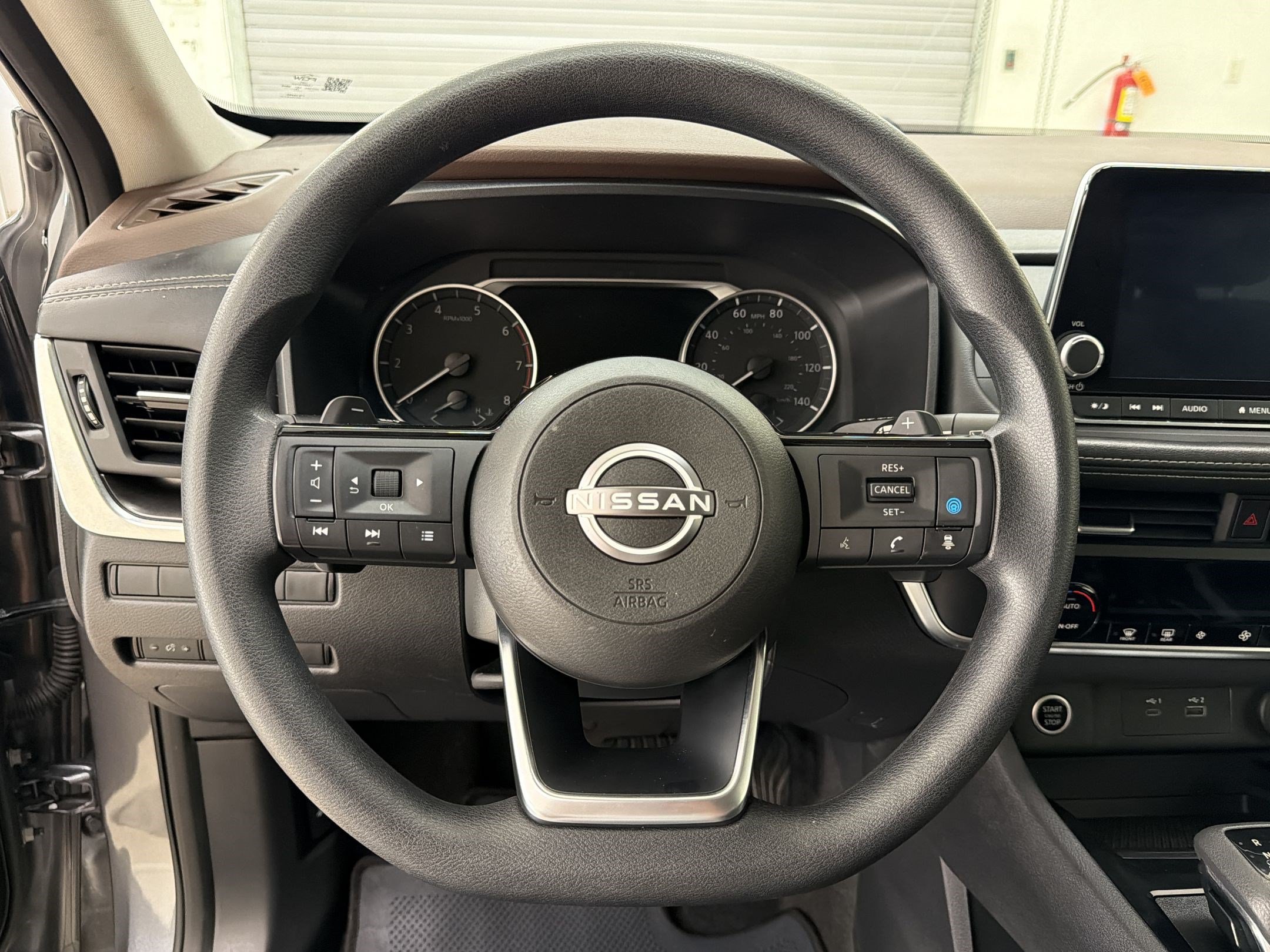 Used 2023 Nissan Rogue SV FWD image 11
