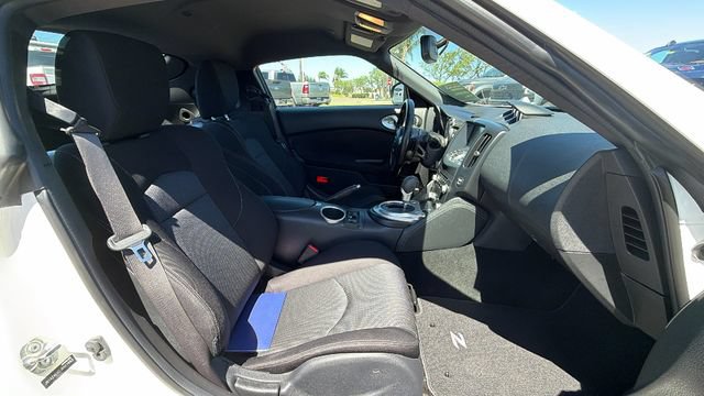 Used 2018 Nissan 370Z Coupe RWD image 11