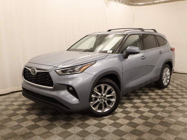 Used 2023 Toyota Highlander Limited FWD image 4