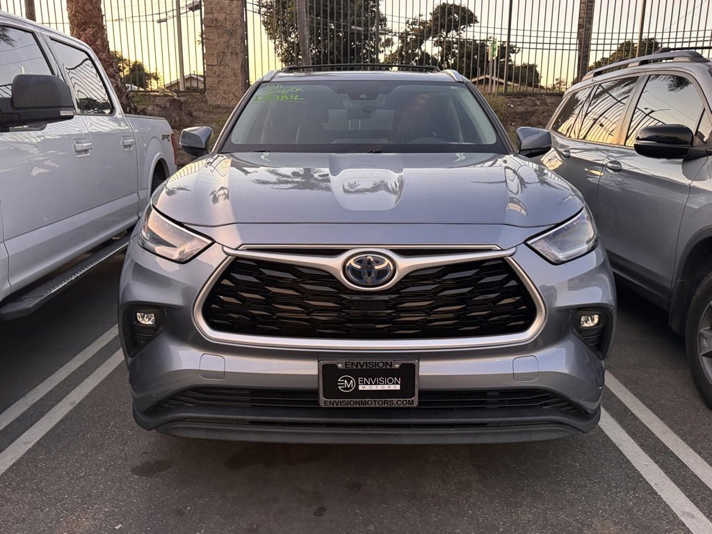 Used 2021 Toyota Highlander XLE image 2