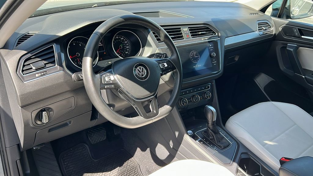 Used 2020 Volkswagen Tiguan SE FWD image 12