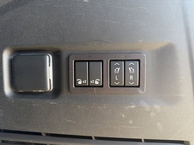 Used 2023 GMC Yukon XL Denali Ultimate image 8