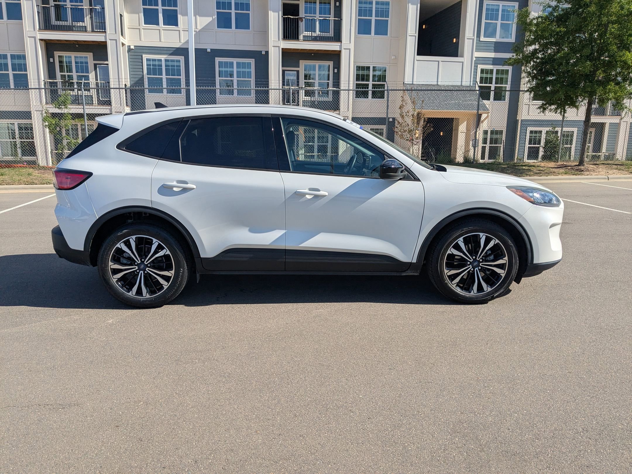 Certified 2022 Ford Escape SE w/ SE Sport Appearance Package image 6