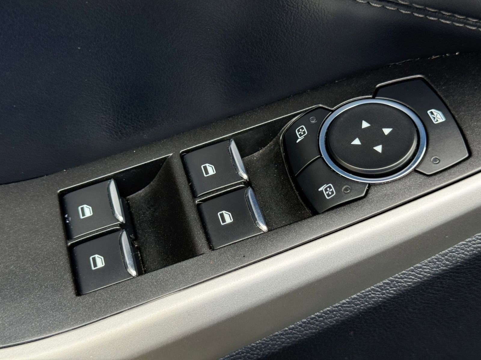 Certified 2022 Ford Explorer XLT w/ Equipment Group 202A image 21