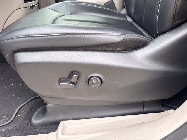 Used 2024 Chrysler Pacifica Limited FWD image 12