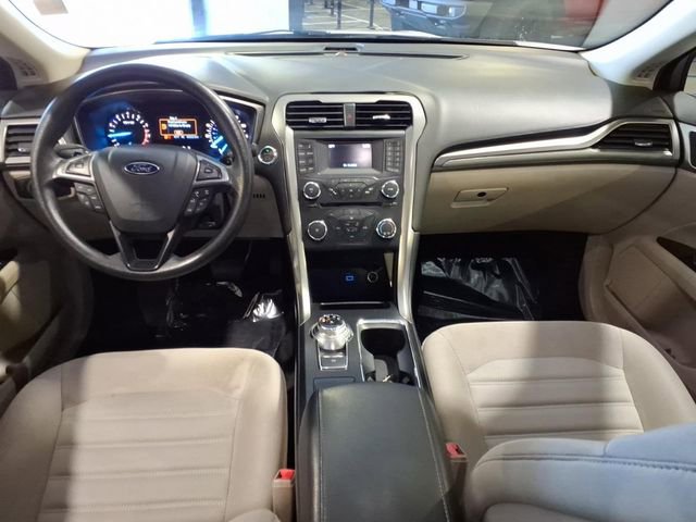Certified 2017 Ford Fusion SE FWD image 9