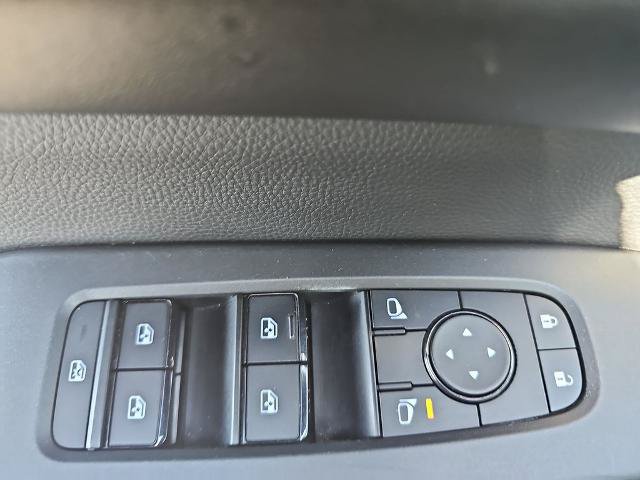 Used 2025 Nissan Pathfinder SV AWD/4WD image 26