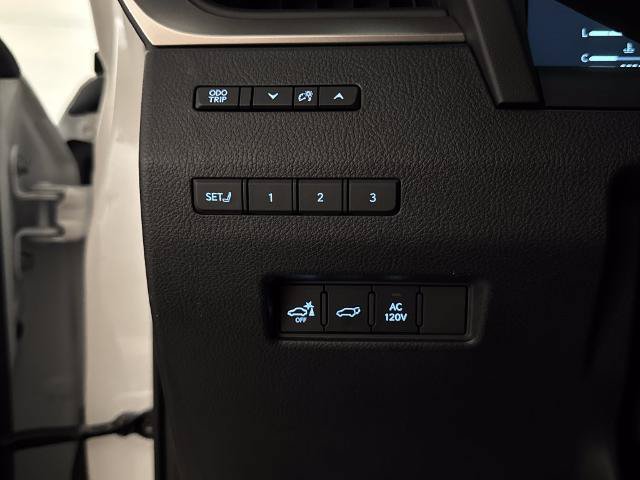 Used 2025 Lexus GX 550 w/ Cold Area Package AWD/4WD image 21