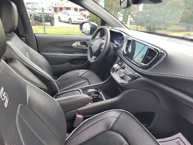 Used 2025 Chrysler Pacifica Limited FWD image 29